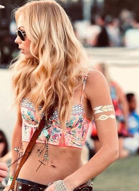 Laura Vandervoort nackt pornografische bild