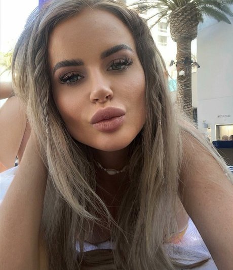 Nicole Farrell nacktheit freie bilder