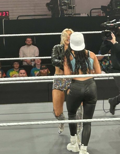 Cora Jade heiße pornografische galerien