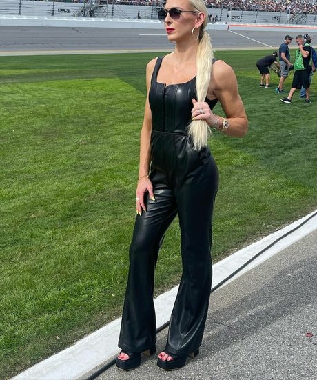 Charlotte Flair erwachsene xxx bilder