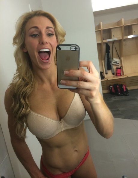 Charlotte Flair pornostar akt galerie