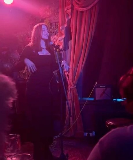 Isabella Dorta erwachsene nacktheit galerie