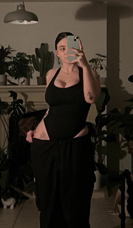 Isabella Dorta hübsche erotische bild