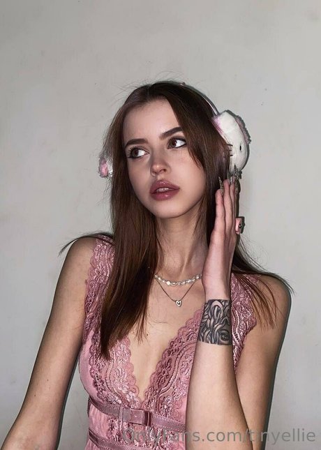 tinyellie sexy erotische foto
