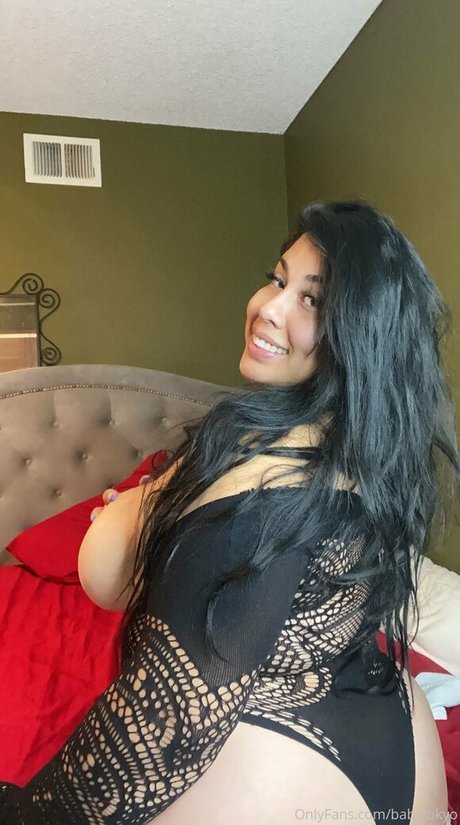 babytokyo schauspielerin kunst galerie