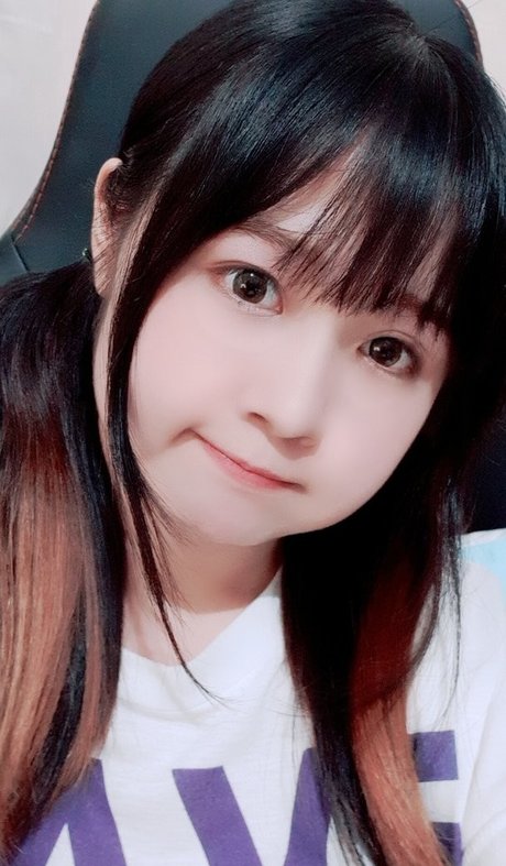 Clarissa Punipun nacktheit freie galerien