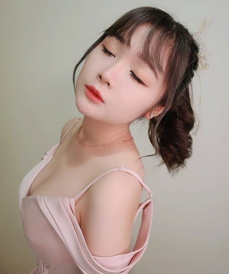 Clarissa Punipun freie akt foto