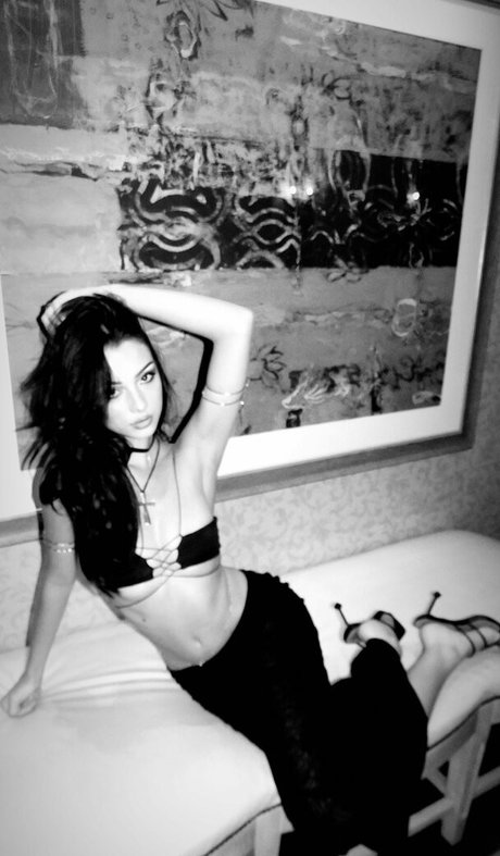 Mishka Chantal Silva perfekte top fotos