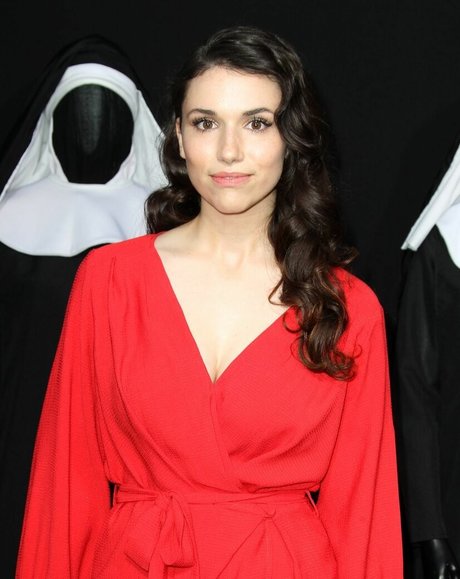 Grace Caroline Currey porno heiße bilder