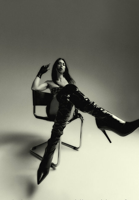 goblingoddesssfree nacktheit kunst galerien