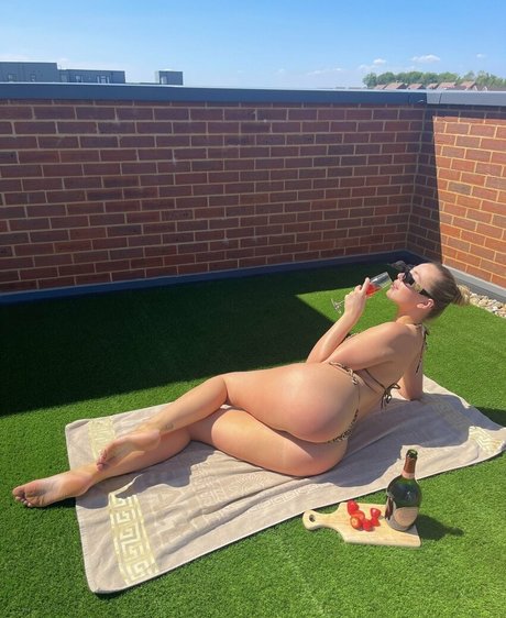 ebenholz-bikini onlyfans sex bild