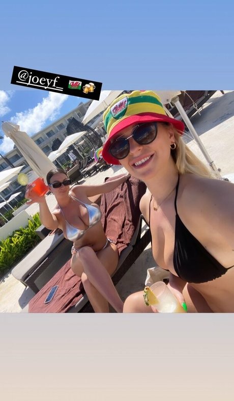 Jessica Davies top sex bild