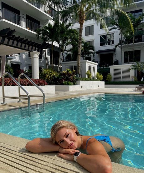 Molly Caudery erotische sexy bilder