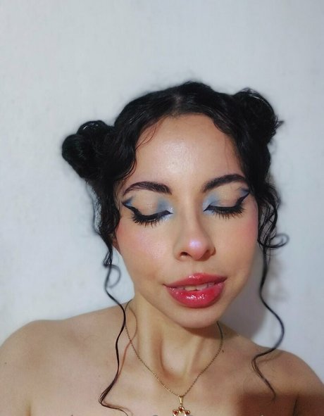 aramya erotische akt galerie