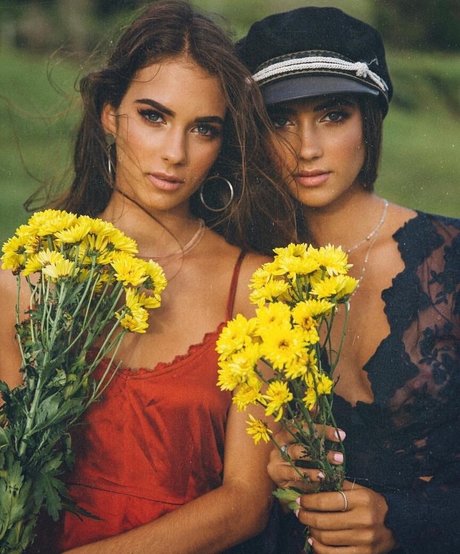 Elisa and Renne Herbert Twins hd fotos