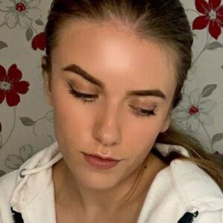 ari lovexo nackt kostenlose foto