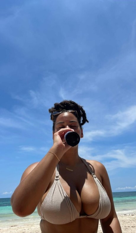 Raina Morris model hd fotos