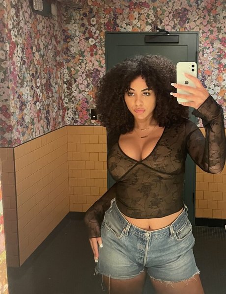 Raina Morris nackt pornographische galerie