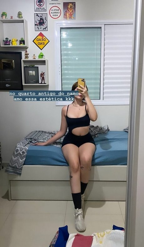 Triz erotische nackte fotos