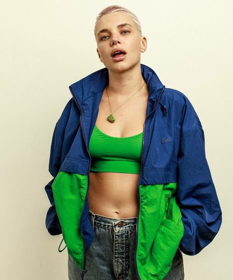 Bruna Linzmeyer hübsche nackte bild