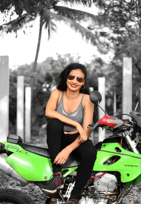 Sri Lanka erotische erwachsene galerien