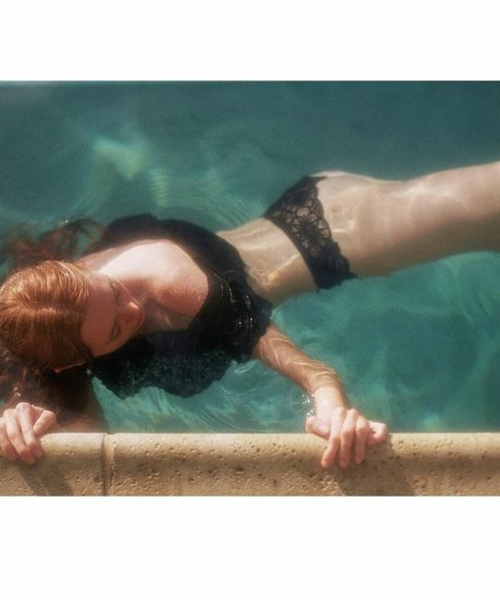 Holly Hicks hübsche nacktheit archiv