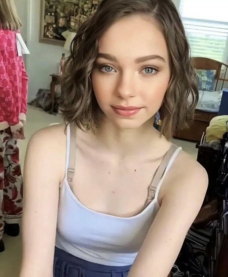 Emma Myers model freie galerien