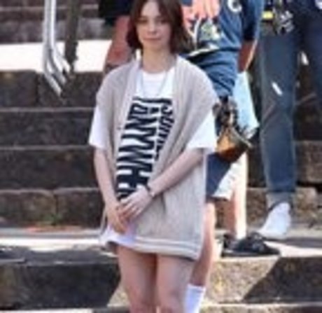 Emma Myers model hd bilder