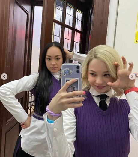 Emma Myers kunst nackt galerien