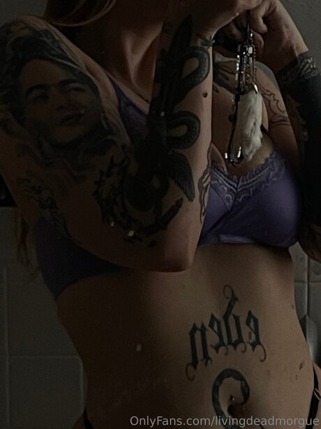 Livingdeadmorgue sexy nackten galerie