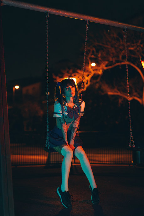 Discordia Suicide sexy hd bilder