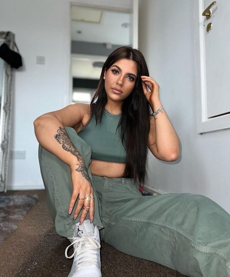 Megann22 xxx hübsche bild