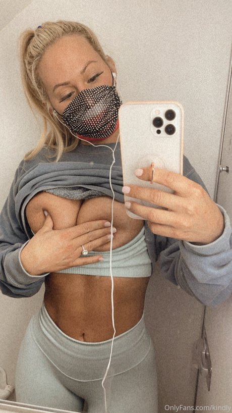 Kindly Myers nackt nette bilder