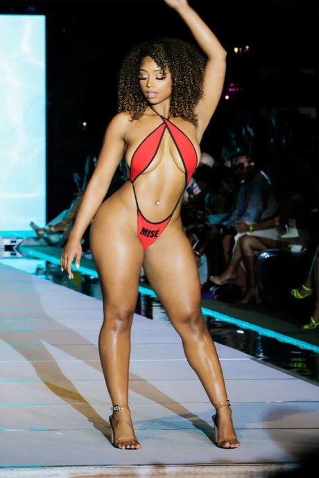 Kathryn Celestre hübsche akt galerie