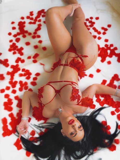 Nadine Kerastas kunst sexy bilder