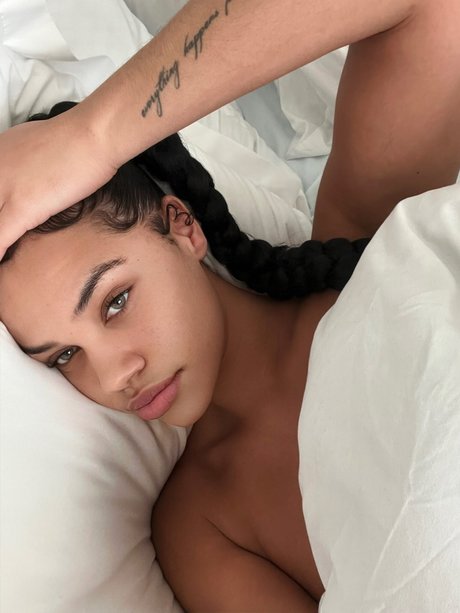 Bralynne Hughes erwachsene hübsche bilder