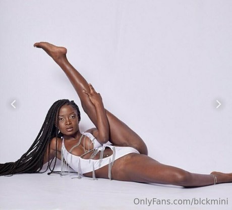 Petite mini freie nacktheit bild