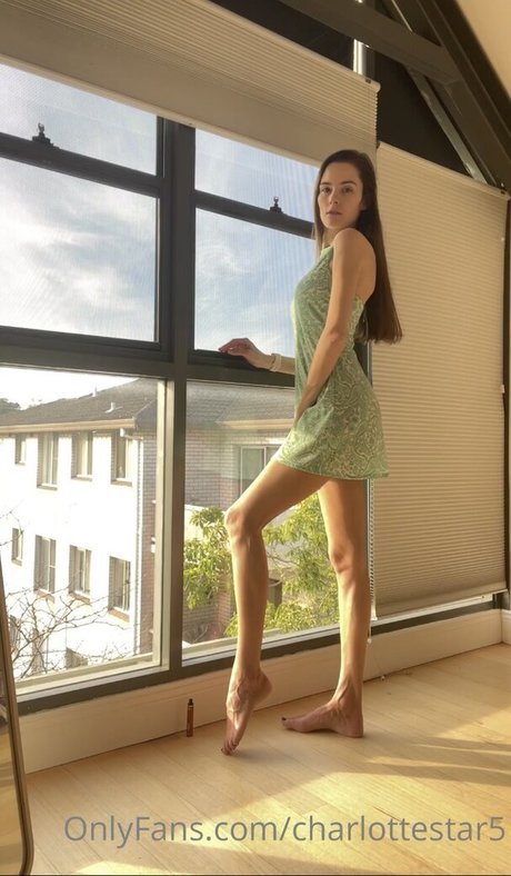 Charlotte Star model nackten bild