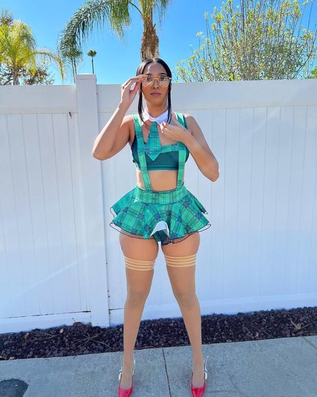 Edwina Carla Isaacs nackt erwachsene fotos