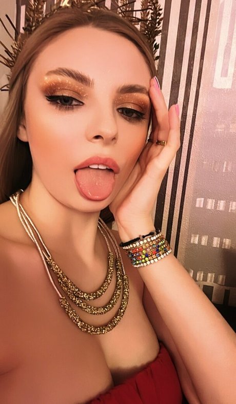 busya18plus perfekte schöne fotos