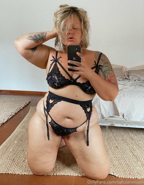 Tallulah Moon_ schauspielerin perfekte fotos