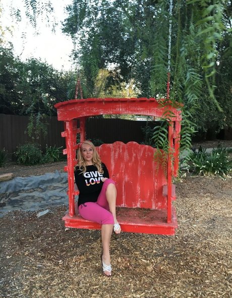 aaliyahlove kunst pornostar foto