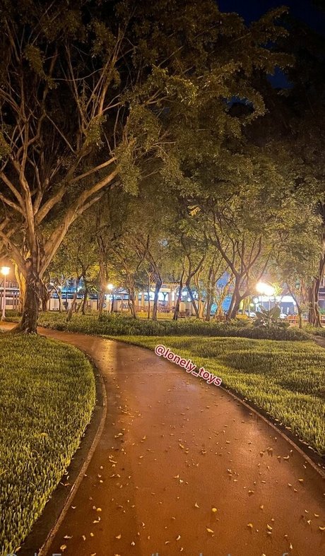 lonely toys free schöne nackte archiv