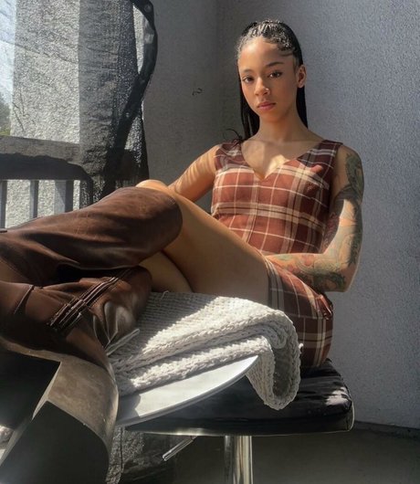 Amala Ekpunobi exklusive porno fotos