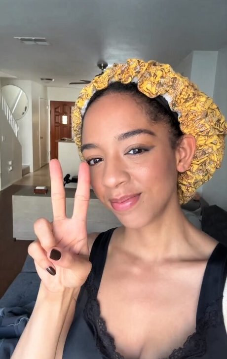 Amala Ekpunobi model schöne bild