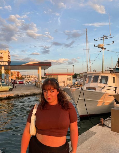 badbitchkaty kunst exklusive galerien