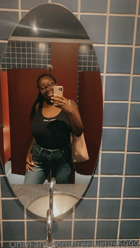 freebigtits6999 model bild