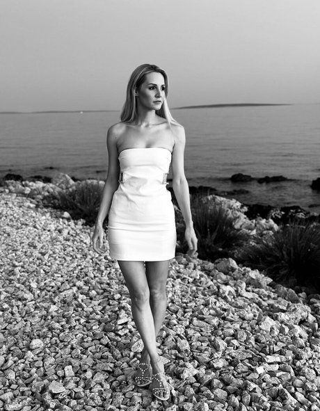 Melissa Naschenweng schöne perfekte galerie