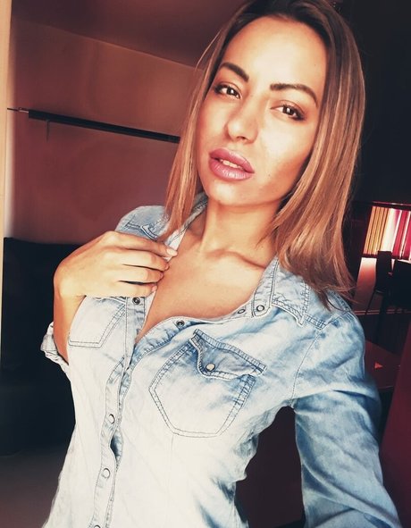 Marinela Adalbertova porno top galerie