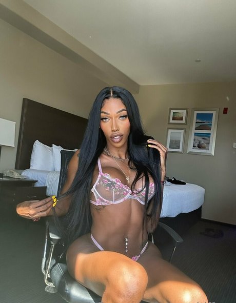 Baggyaltiffxxx model nackte foto